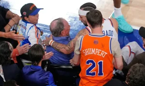 Knicks guard almost crashes into Michael Bloomberg chasing loose ball in NBA Finals Game 3