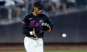 Mets' Brutal Season Culminates in Error-Riddled Doubleheader Loss Amidst Fan Frustration