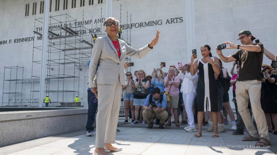 Trump Name Removal Advocate Calls Kennedy Center a 'Lifeless Husk