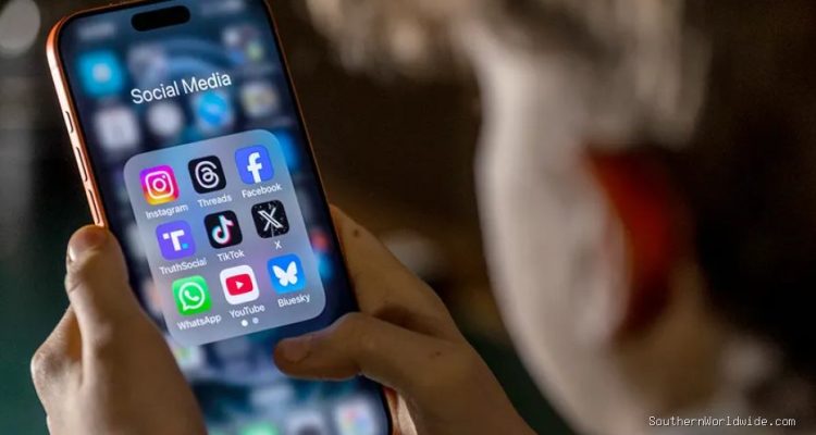 UK Plans to Ban Social Media for Under-16s, Starmer States