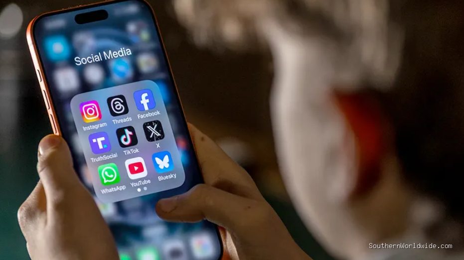 UK Plans to Ban Social Media for Under-16s, Starmer States