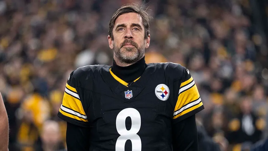 Aaron Rodgers' Weekend of Rumors: No Steelers Meeting, Decision Still Undecided