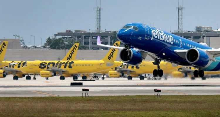 Airline Offers $99 Fares Amid Spirit Shutdown Stranding Thousands