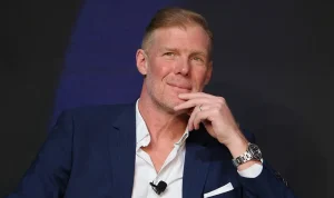 Alexi Lalas doesn't want to hear about Team USA pressure during home World Cup: 'Cry me a river'