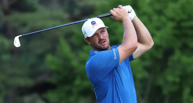 DeChambeau, Howell, Vincent Lead After LIV Golf Korea Round 1
