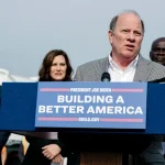 Ex-Detroit Mayor Shakes Up Governor's Race