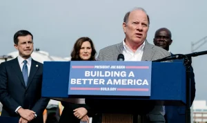 Ex-Detroit Mayor Shakes Up Governor's Race