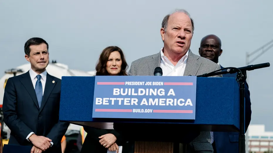 Ex-Detroit Mayor Shakes Up Governor's Race