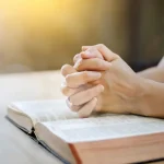 Five Minutes of Prayer May Offer Unexpected Health Perks, Research Suggests