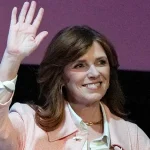 Former top Oregon GOP official secures nomination for governor as Republicans target blue-state pickup
