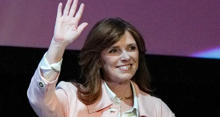 Former top Oregon GOP official secures nomination for governor as Republicans target blue-state pickup