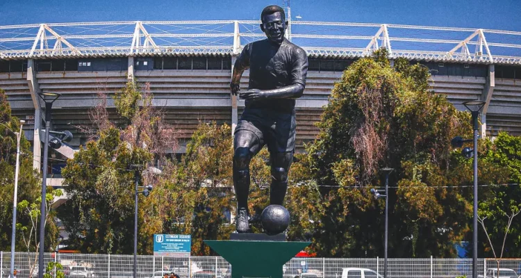 Giant Pelé Statue Revealed in Guadalajara Before World Cup