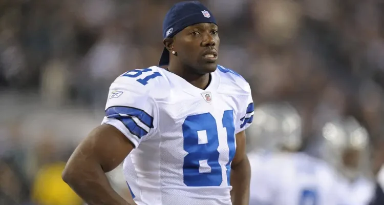 Hall of Fame receiver Terrell Owens accuses longtime manager of 'stealing' from him: 'Liar and a thief'