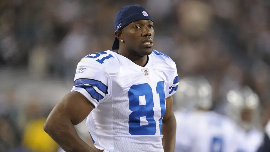 Hall of Fame receiver Terrell Owens accuses longtime manager of 'stealing' from him: 'Liar and a thief'