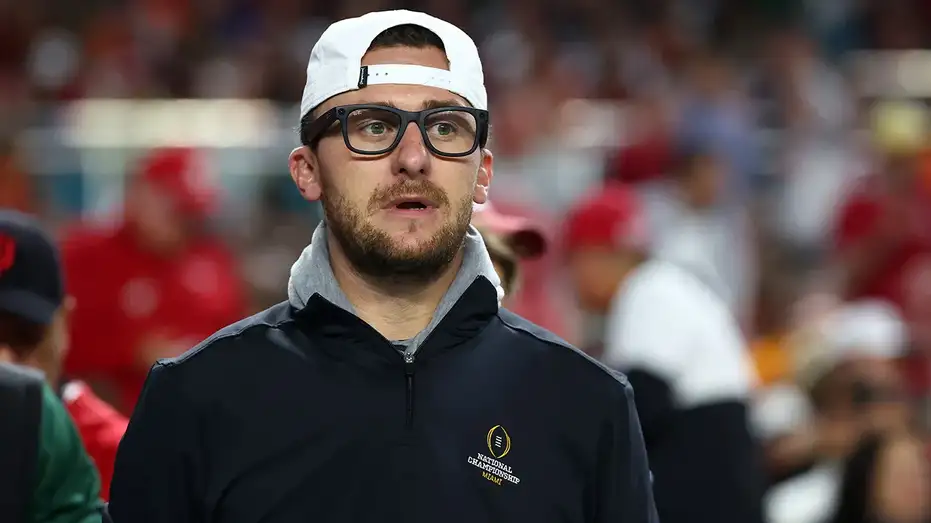 Johnny Manziel picks up MMA victory with first-round win over social media influencer