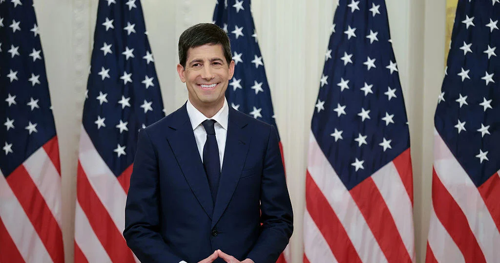 Kevin Warsh Takes Helm as New Fed Chair, Succeeding Powell