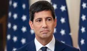 Kevin Warsh Takes Helm at the Fed, Facing a Major Hurdle