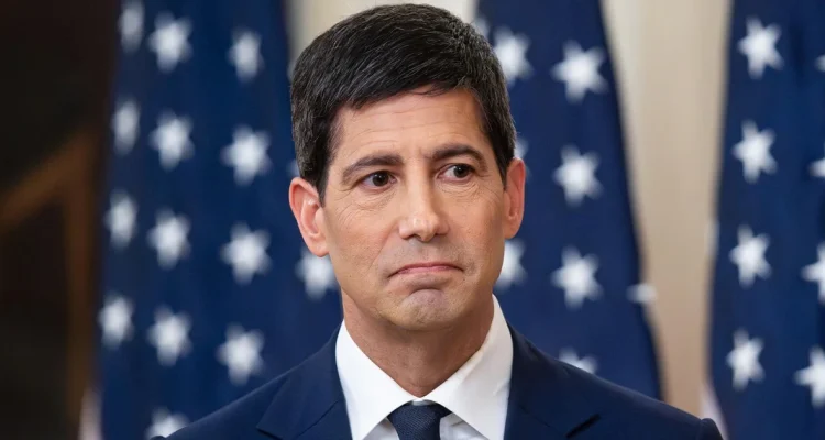 Kevin Warsh Takes Helm at the Fed, Facing a Major Hurdle
