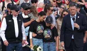 kyle-buschs-family-honored-by-drivers-and-team-owners-at-coca-cola-600-60141 Kyle Busch's Family Honored by Drivers and Team Owners at Coca-Cola 600