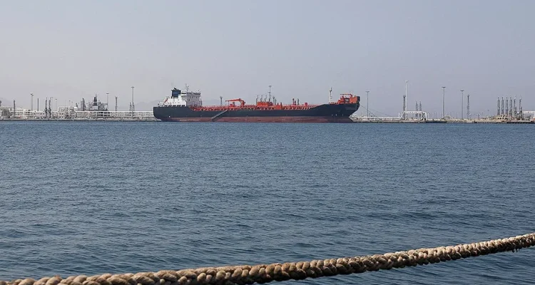 Mass tanker blackout rattles Gulf ahead of 1.35M-barrel oil transfer amid US-Iran talks: firm