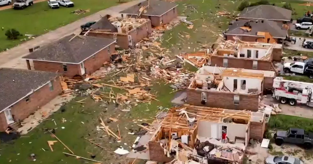 Mississippi tornadoes destroy homes, leaving residents displaced
