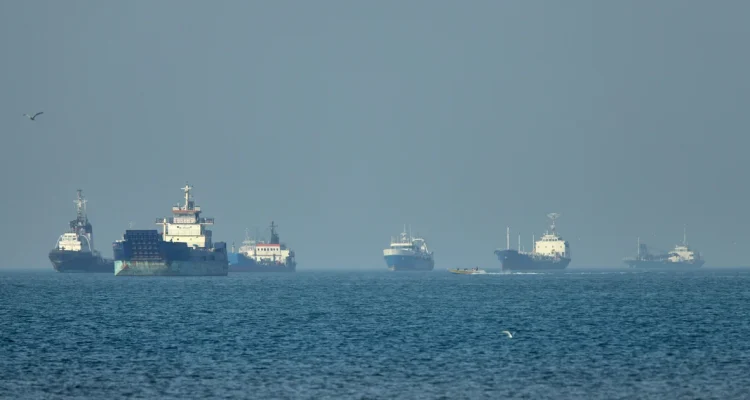 Navy Ships Diverted to Avoid Iranian Mine Threat