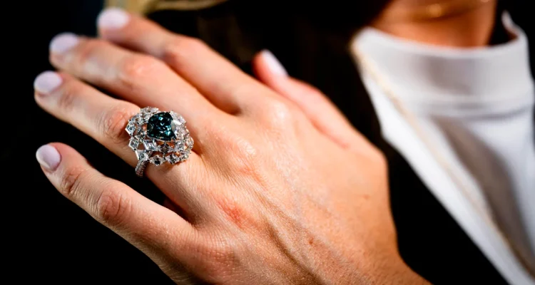Record-Breaking Blue-Green Diamond Fetches $17.3 Million
