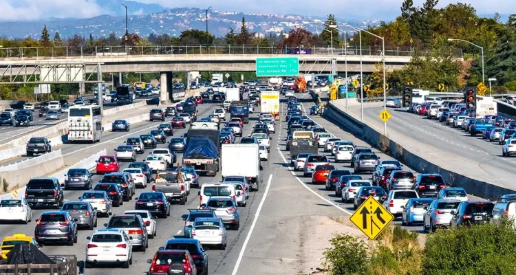 Record Memorial Day Travel Expected, Drivers Warned of Worst Times