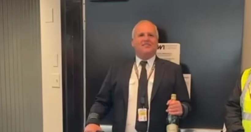 Spirit pilot's surprise retirement party after airline closure