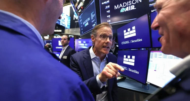Stocks Mixed Amid Investor Indifference to Renewed Iran Conflict