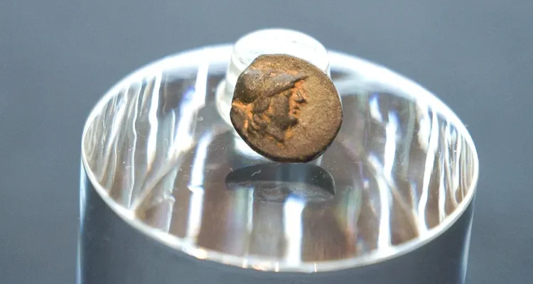 Teenager finds ancient coin, baffling archaeologists about its origin