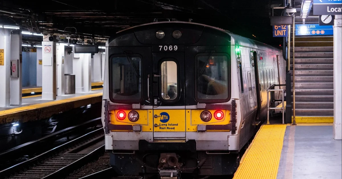thousands-of-railroad-workers-strike-in-new-york-36864 Thousands of Railroad Workers Strike in New York