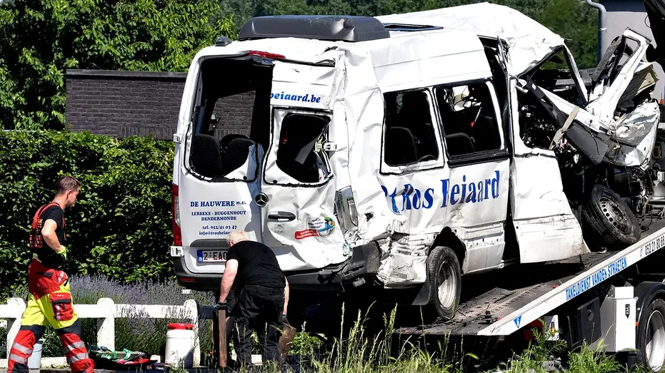train-and-minibus-collision-in-belgium-kills-four-including-two-children-47822 Train and Minibus Collision in Belgium Kills Four, Including Two Children