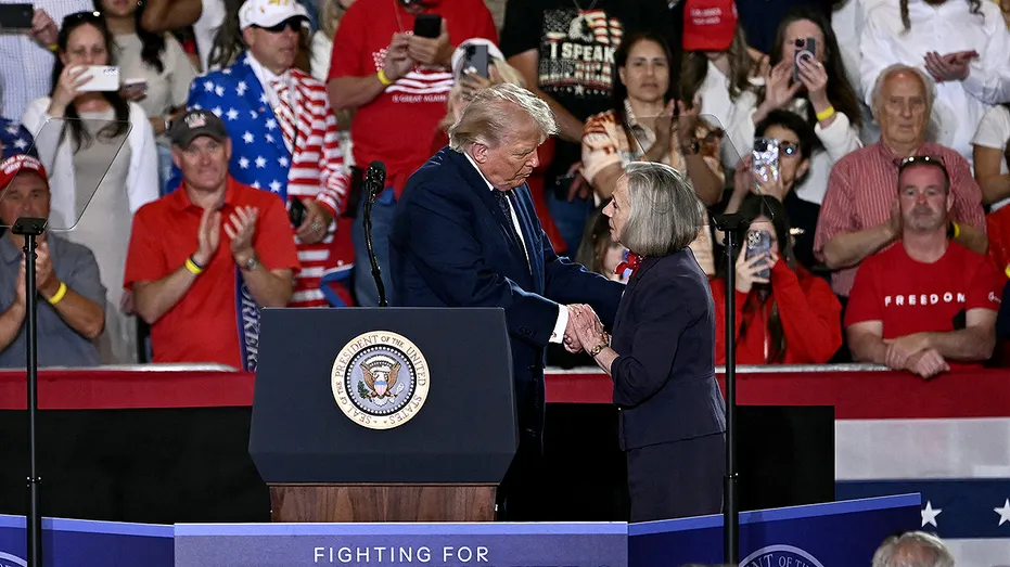 trump-awards-highest-civilian-honor-to-911-man-in-the-red-bandana-hero-84608 Trump Awards Highest Civilian Honor to 9/11 "Man in the Red Bandana" Hero