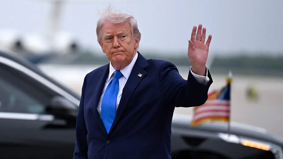 Trump Holds Rare Cabinet Meeting Amid Iran Deal Pressure