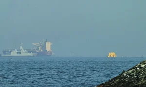 Two U.S. Navy destroyers pass through Strait of Hormuz following Iranian threat