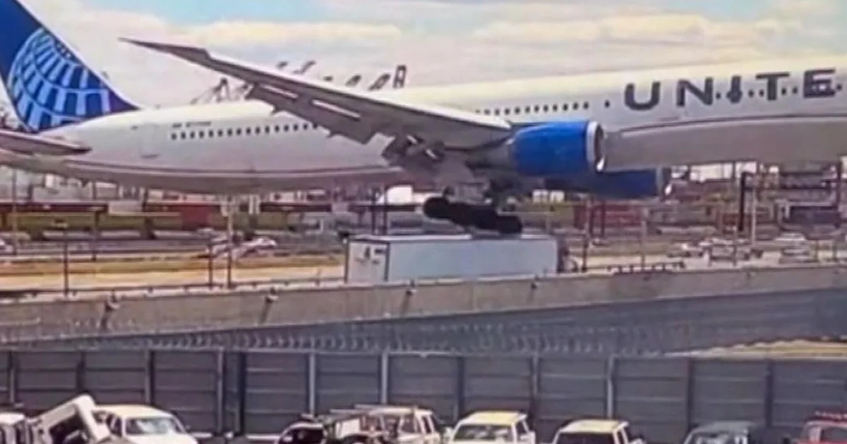 United Flight Nearly Hit Truck on New Jersey Turnpike