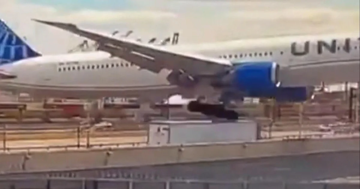United plane hits pole and truck on Newark landing in new dramatic video