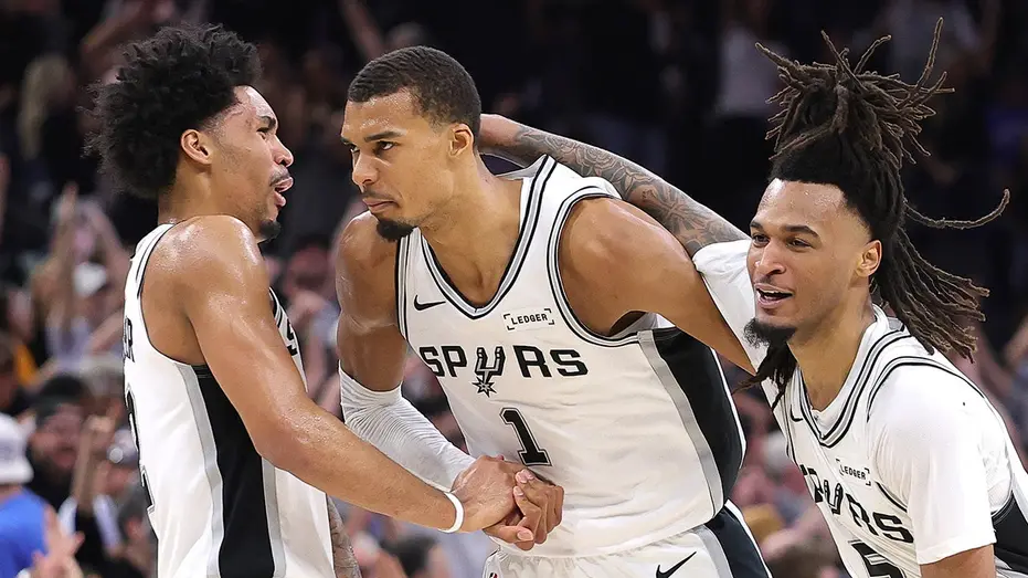 Victor Wembanyama's 33 points lead Spurs to dominant Game 4 win, evening Western Conference Finals
