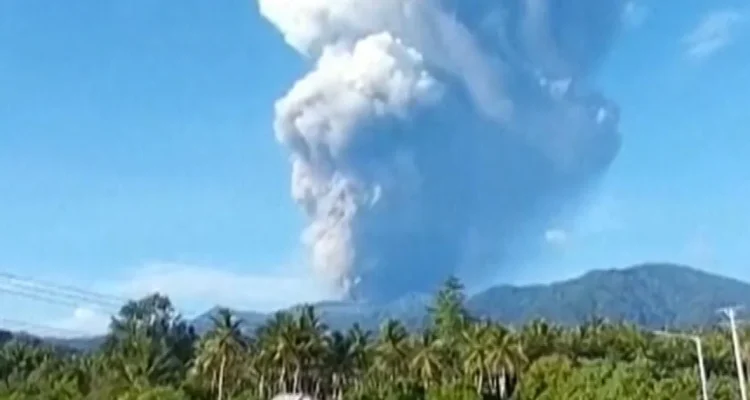 Volcanic Eruption Claims Lives of Three Hikers in Indonesia