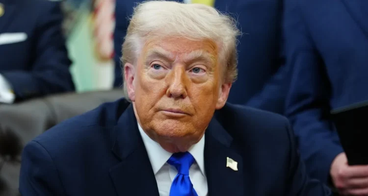 White House Offers Conflicting Statements on Iran Conflict Following Trump's Hormuz Operation Remark