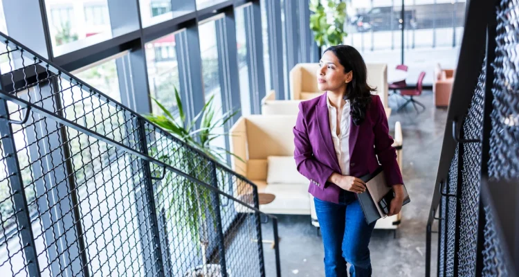 1 in 4 professionals facing mid-career stagnation, study reveals