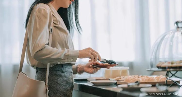 Airlines Reconsider Loyalty Perks Amidst Crowded Airport Lounges
