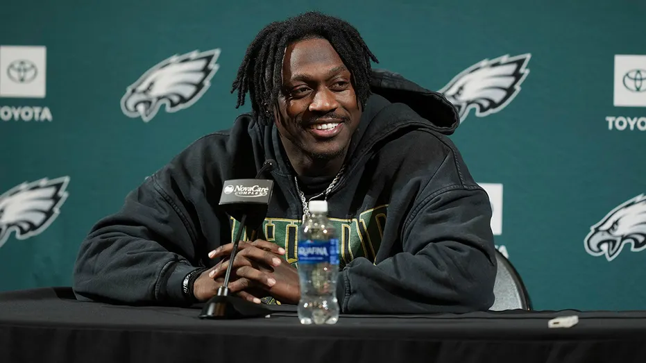 A.J. Brown Joins Patriots to Reunite with Vrabel After Season with Eagles
