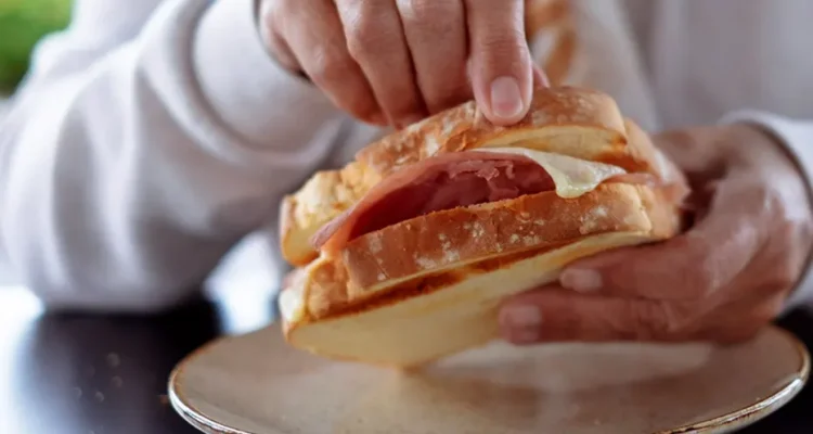 An additional daily portion of processed meat increases cancer risk