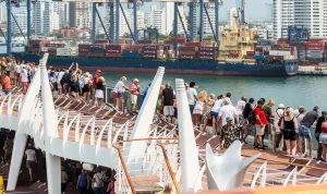 cruise-passenger-hailed-a-hero-for-saving-84-year-old-man-in-water-28871 Cruise Passenger Hailed a Hero for Saving 84-Year-Old Man in Water