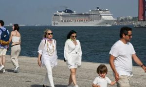 Cruise Passengers Say Tipping Charges Are 'Out of Control' Despite 'Exceptional Service' Claims