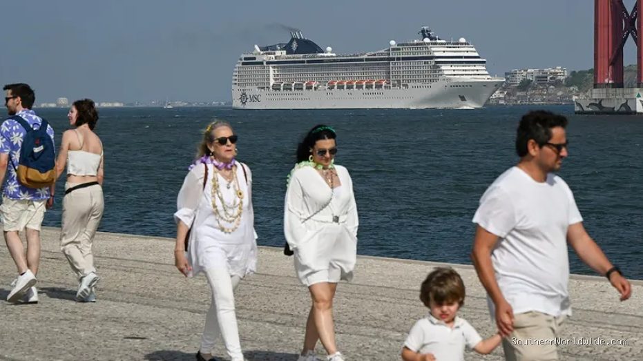 Cruise Passengers Say Tipping Charges Are 'Out of Control' Despite 'Exceptional Service' Claims
