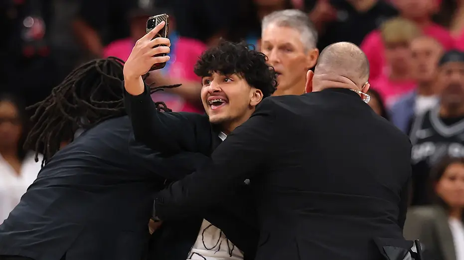 Fan interrupts NBA Finals Game 1 for a selfie with Victor Wembanyama