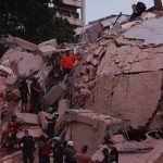 Fans and players evacuate stadium during Venezuela baseball game due to strong earthquakes